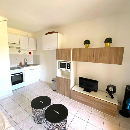 Appart 4 Pers Dans Residence Avec Piscine A 10 Min De La Plage Sanary-sur-Mer Exterior photo