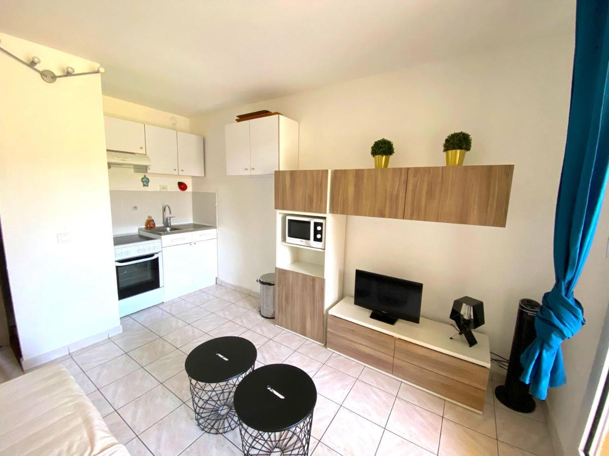 Appart 4 Pers Dans Residence Avec Piscine A 10 Min De La Plage Sanary-sur-Mer Exterior photo